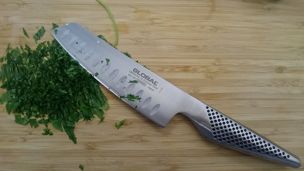 Kräuter und Messer