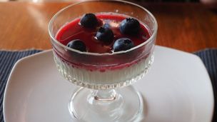 Panna cotta mit Beeren